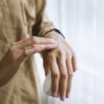 jak pielęgnować skórę po opalaniu, aby zachować jej zdrowy wygląd
